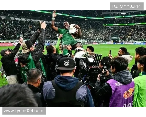 2场奉献6球1助攻+夺得金靴，法比奥当选中超11月最佳球员